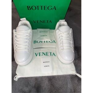 Brand new never worn Bottega Veneta lace up sneakers